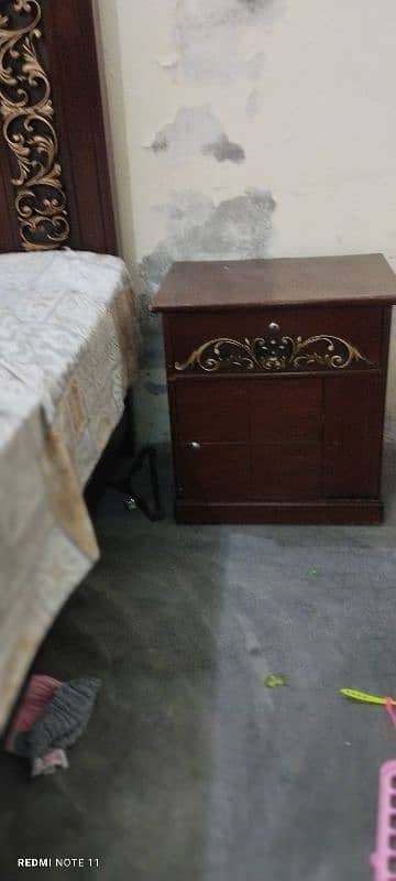 Bed available in good condition with side tables 4