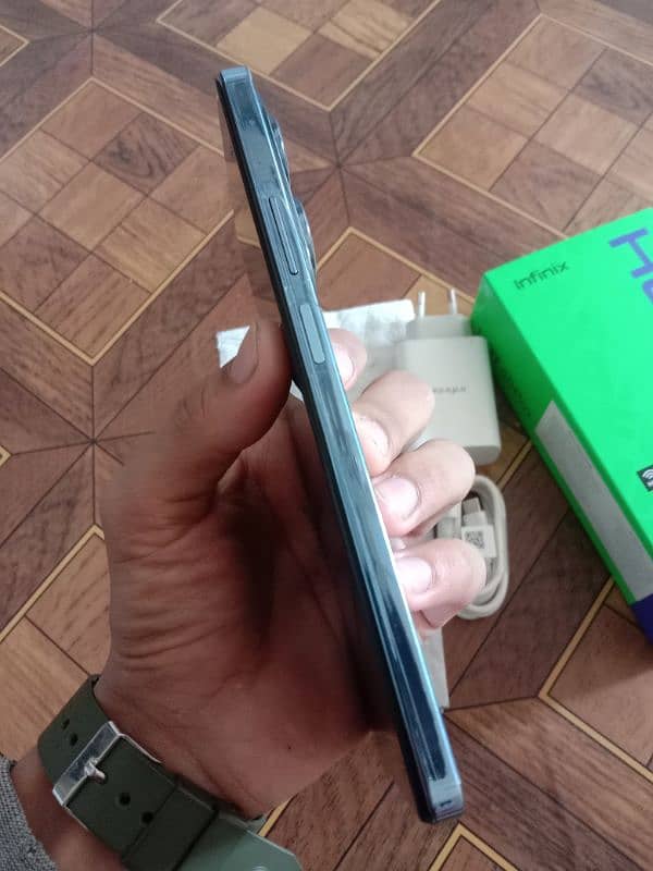 Infinix Hot 40 pro 3