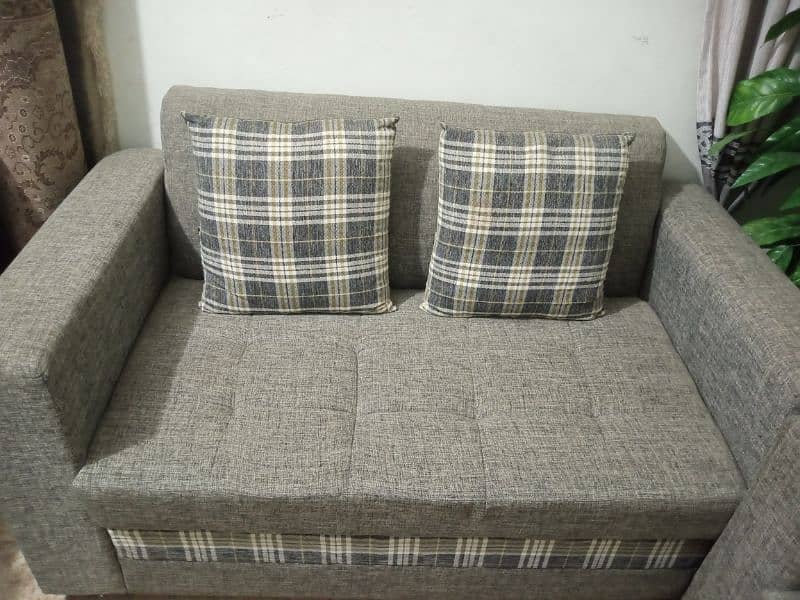 7 Seater sofa set almost new condition with 7 cousions 1