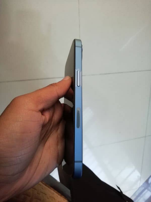 iphone 13 blue 3