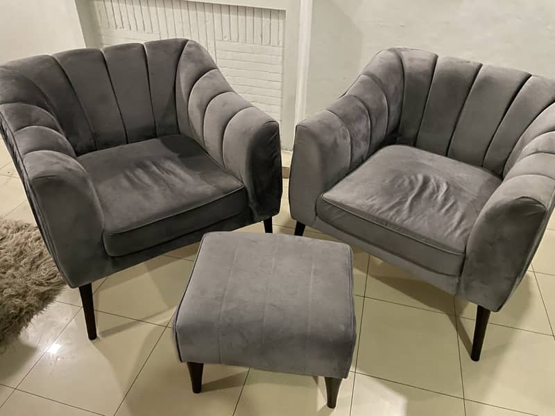 2 sofa chairs with coffee table 3