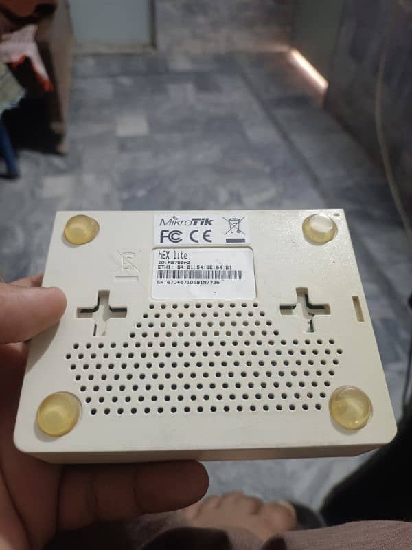 Mikrotik RB750r2 HeX Lite 2