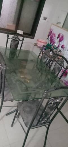 Dinning table for sale 6 Chairs Table