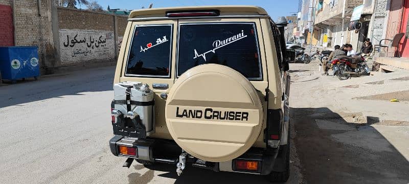 Toyota Land Cruiser 1989 4