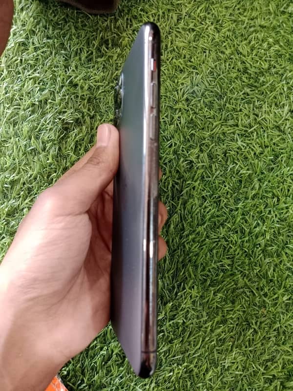 iPhone 11 Pro Max LLA model 2