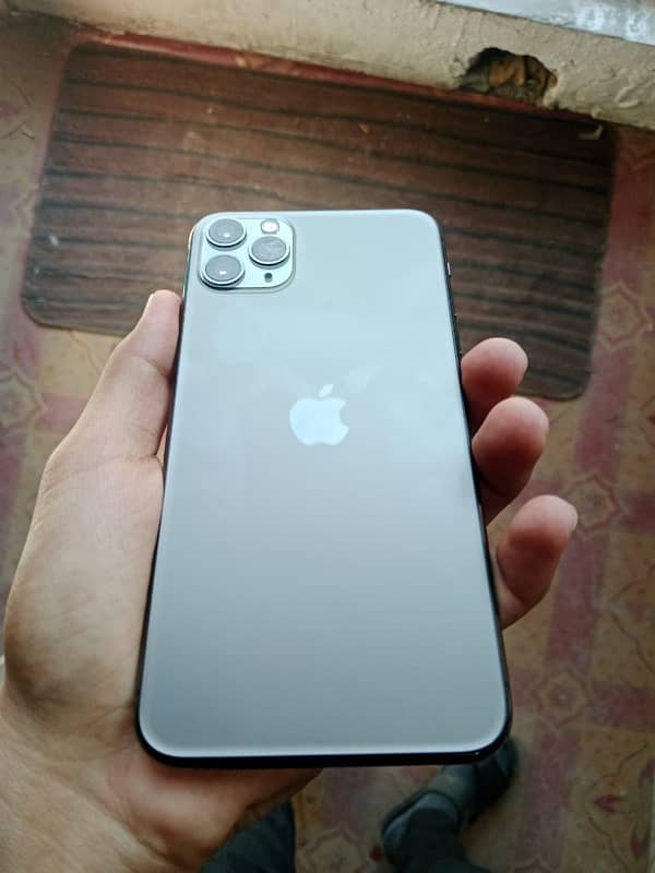 iPhone 11 Pro Max LLA model 3