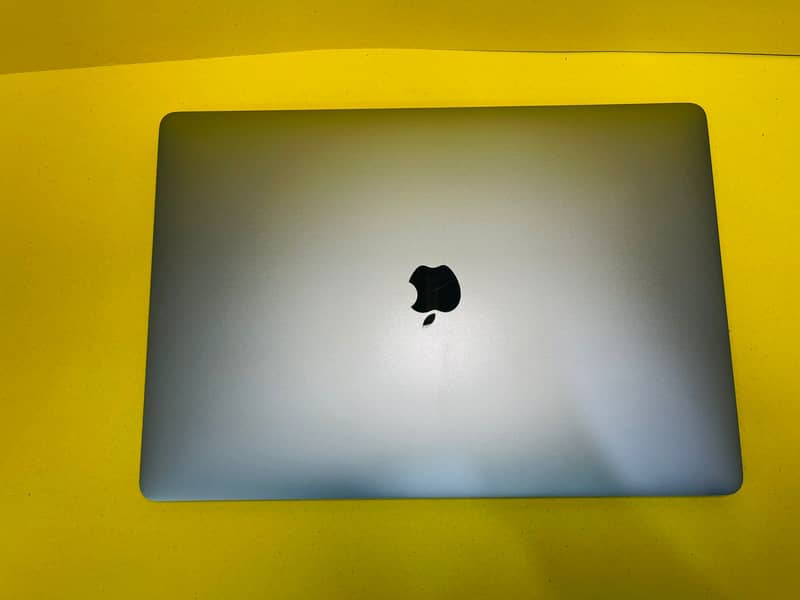 Apple MACBOOK PRO 2017 CORE I7 1