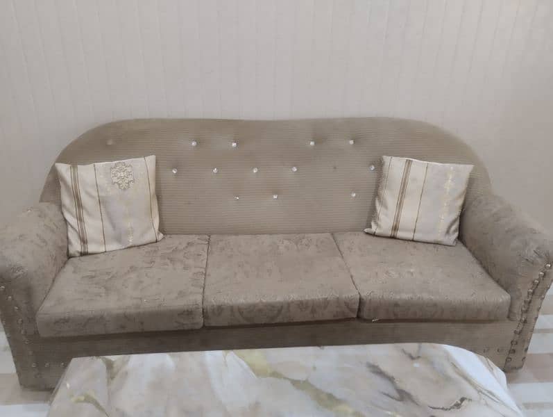 SOFA SET FOR URGENT SALE 0