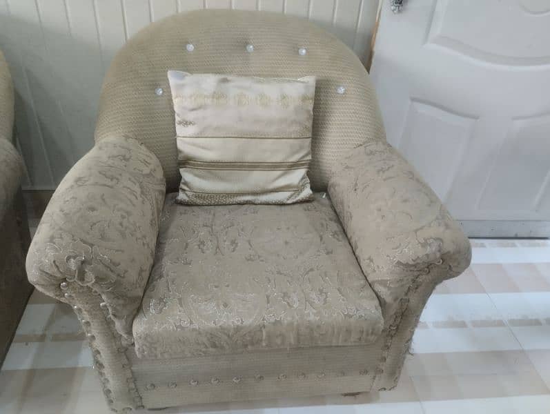 SOFA SET FOR URGENT SALE 2