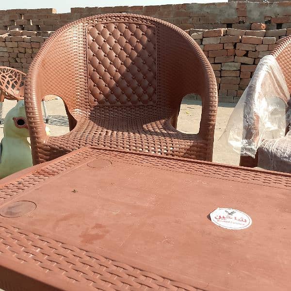 Plastic chairs set of 4 chair and table 5