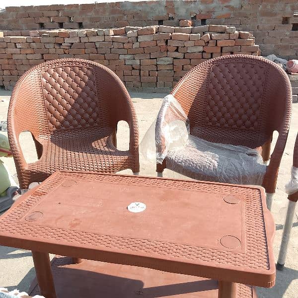 Plastic chairs set of 4 chair and table 6