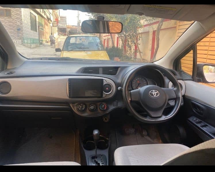 Toyota Vitz 2011 4