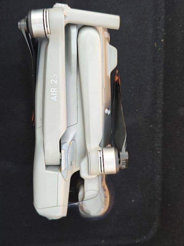 Dji mavic air 2s good condition 9