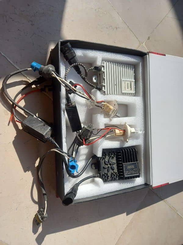 car HiD Lights FOR sale (300w) (Rs/7000) 1