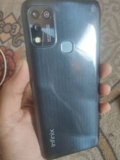 hot 11 play 4/64 dual sim pta aproved box and charger available