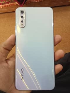 Vivo S1 box nhi ha orignal charger sath ha urgent sale