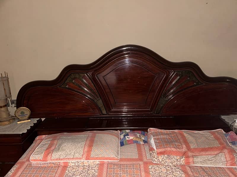 bed with dressing table like brand new 0