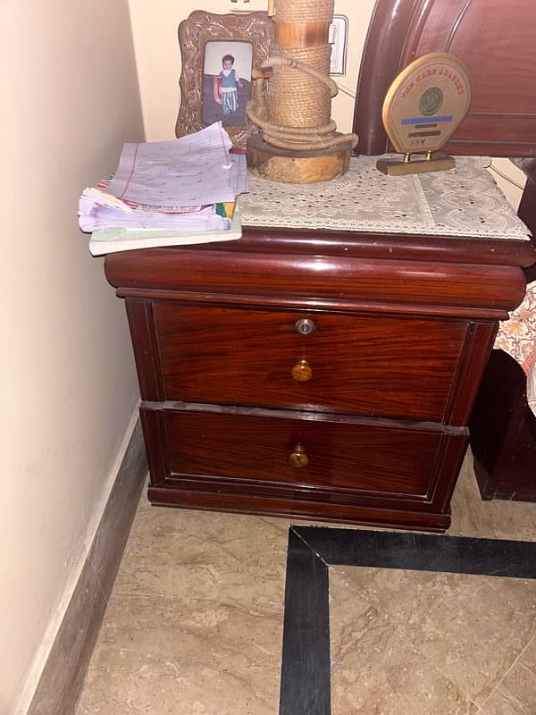 bed with dressing table like brand new 1