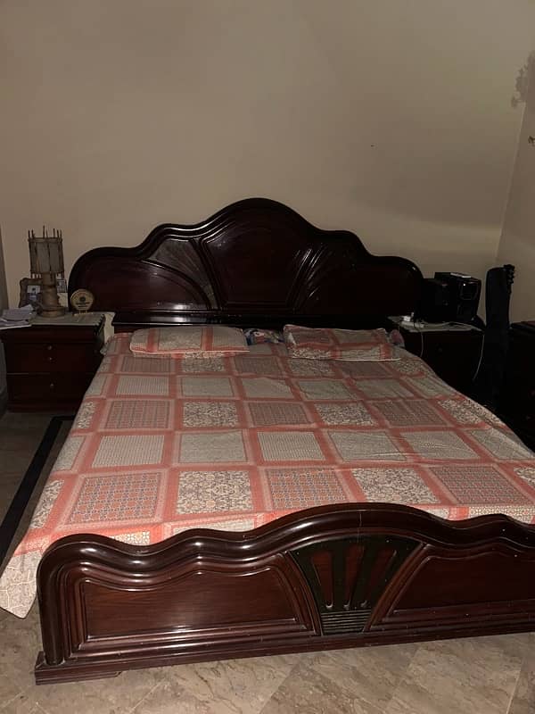 bed with dressing table like brand new 7