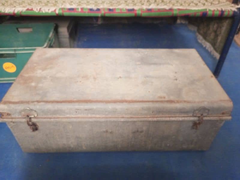 2 Storage (small trunks) Old metarial 4