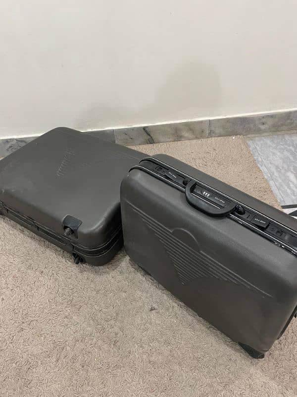 Suit case 2 Large and medium 0