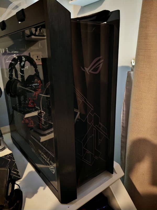 Asus Rog strix helios pc case 0