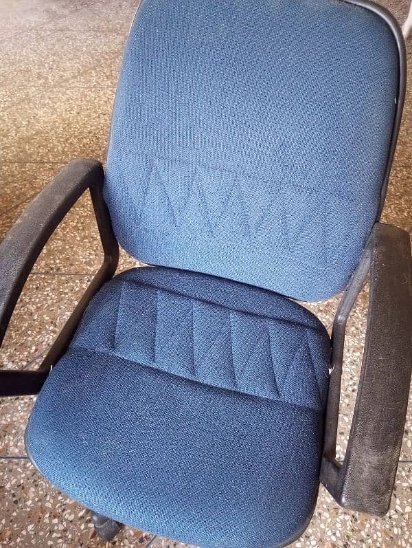 URGENT SALE. . 5 office chairs  ( 8000 each) 0