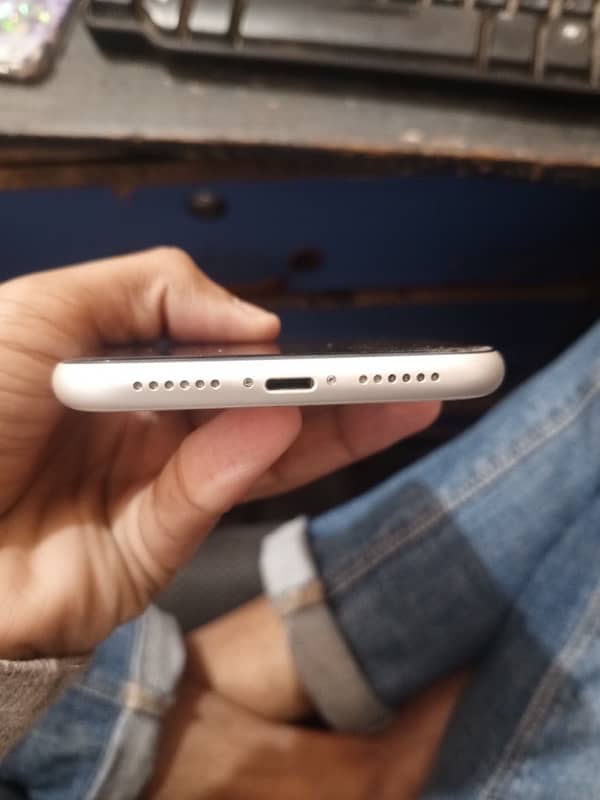 urgent sell I iphone 11 1