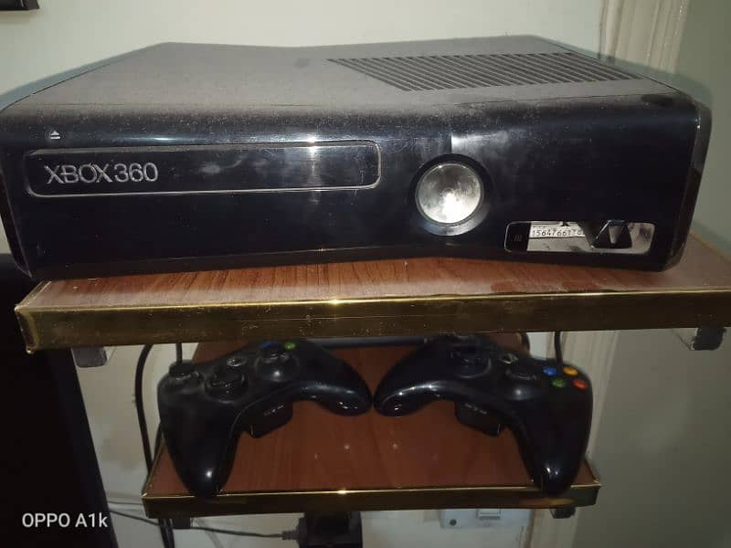 x box 360 slim with original controllers 0