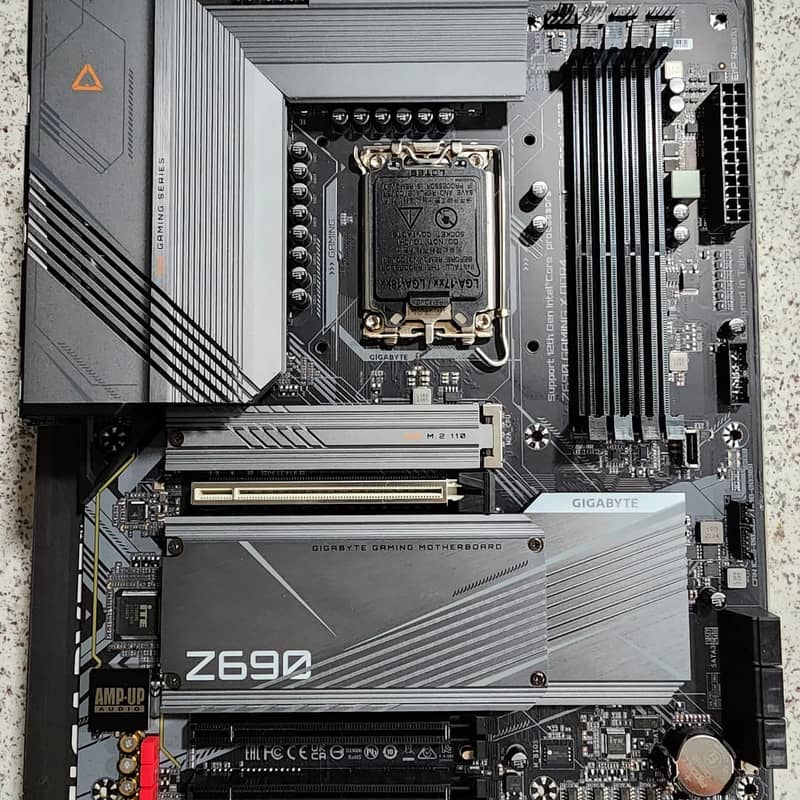 High-End Gaming PC for Sale – New Condition 7