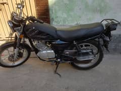 Suzuki 150 Gs  black color