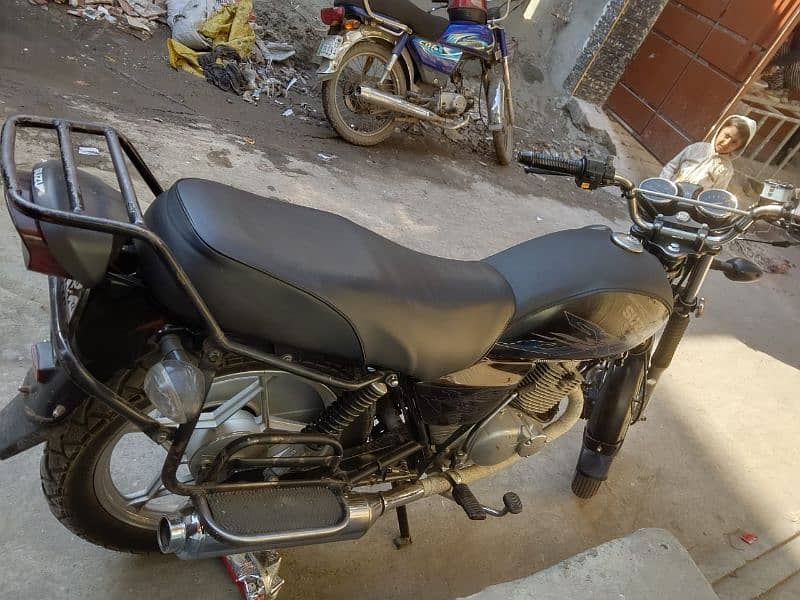 Suzuki 150 Gs  black color 6