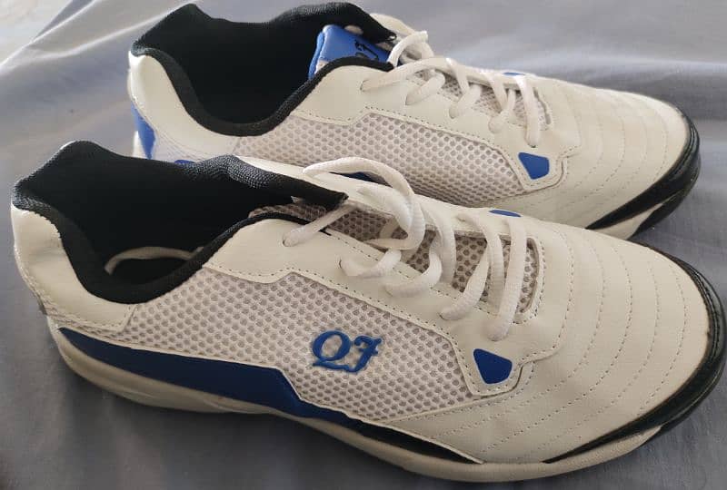 Qing Jian cricket shoes 3