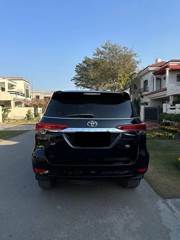 Toyota Fortuner V 2021 4