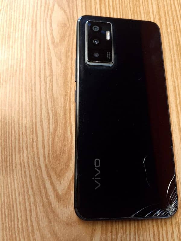 vivo v 23 e . . . with only only box. . damage back cover. . screen change. . 4