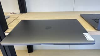 Macbook Pro 2019 1 TB SSD I9 64 GB Ram 4 GB GPU SPACE GRAY