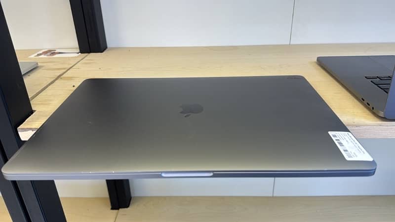 Macbook Pro 2019 1 TB SSD I9 64 GB Ram 4 GB GPU SPACE GRAY 0