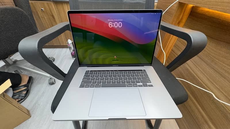 Macbook Pro 2019 1 TB SSD I9 64 GB Ram 4 GB GPU SPACE GRAY 5