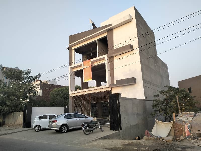 1 Kanal Hall For Rent 1st Floor Johar Town 3