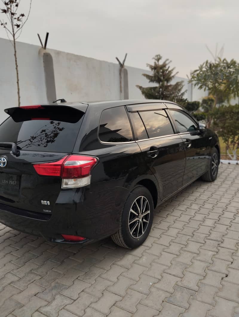 Toyota Corolla Fielder 2015 3