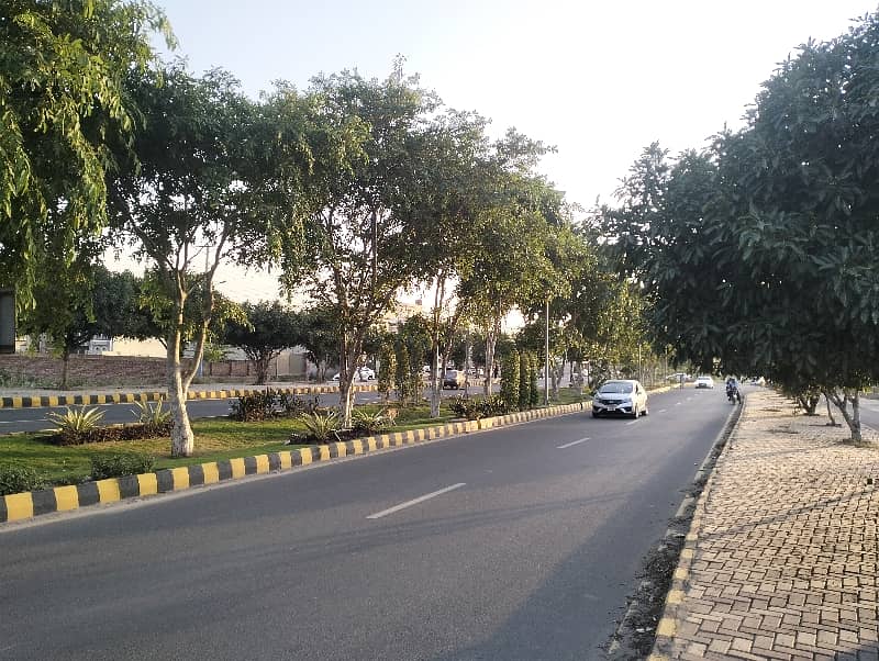 Johar Town Near Emporium Mall Shop For Sale Near Expo Center 4