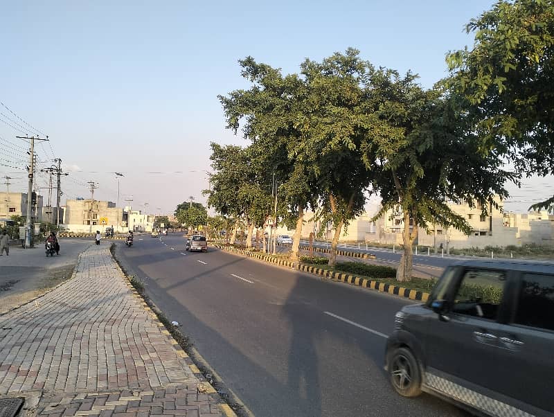 Johar Town Near Emporium Mall Shop For Sale Near Expo Center 5