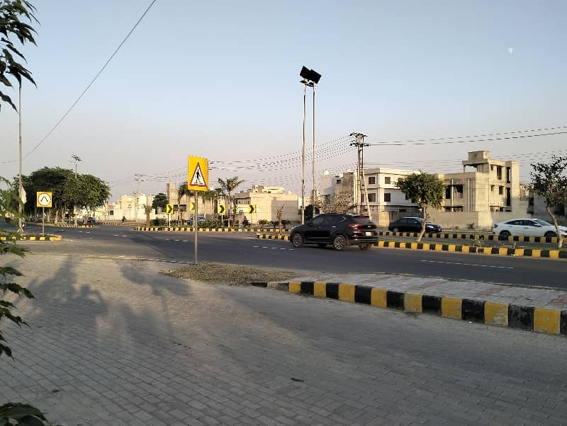 Johar Town Near Emporium Mall Shop For Sale Near Expo Center 7