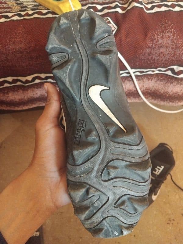 size 38 football shoes 3