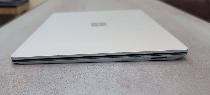 Microsoft Surface laptop  2 8