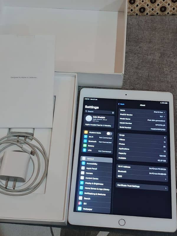 ipad 8 Gen 128GB Gold 10/10 With Box 2