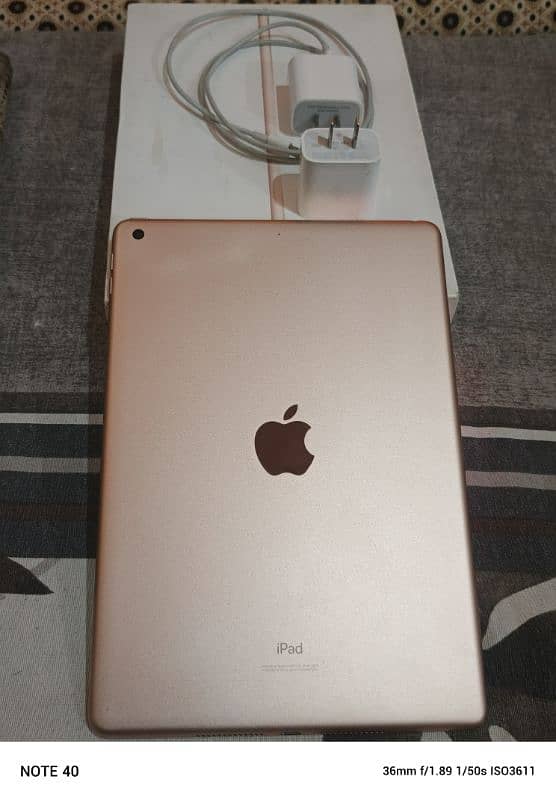 ipad 8 Gen 128GB Gold 10/10 With Box 4