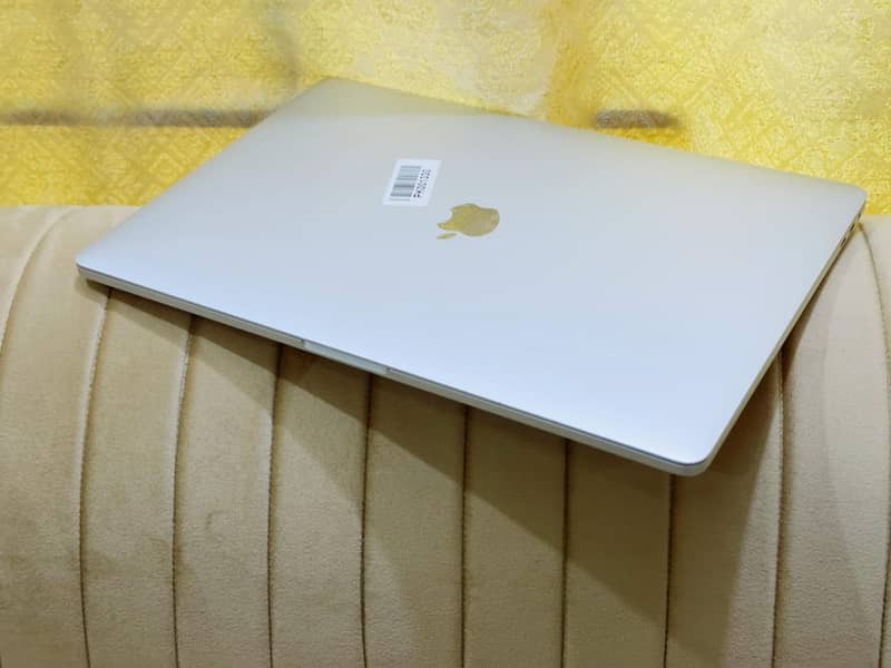 APPLE MACBOOK PRO 2017 COREI7 16/512 15'' DISPLAY 2