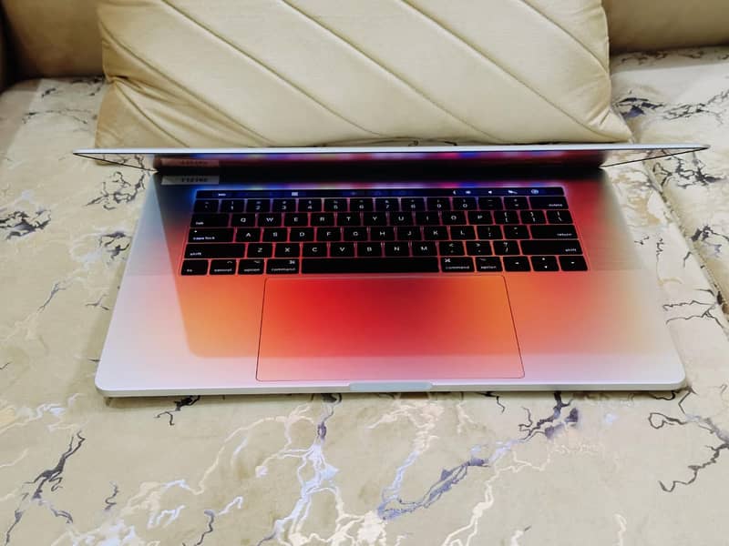 APPLE MACBOOK PRO 2017 COREI7 16/512 15'' DISPLAY 4