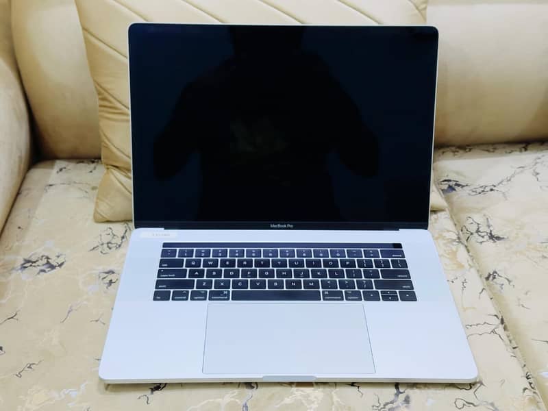 APPLE MACBOOK PRO 2017 COREI7 16/512 15'' DISPLAY 5